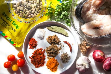 ingredients for sheem bichi diye maach (Bangladeshi Fish Curry with Hyacinth Beans)