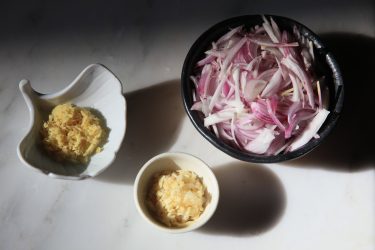 owls of sliced shallots, minced ginger, and minced garlic